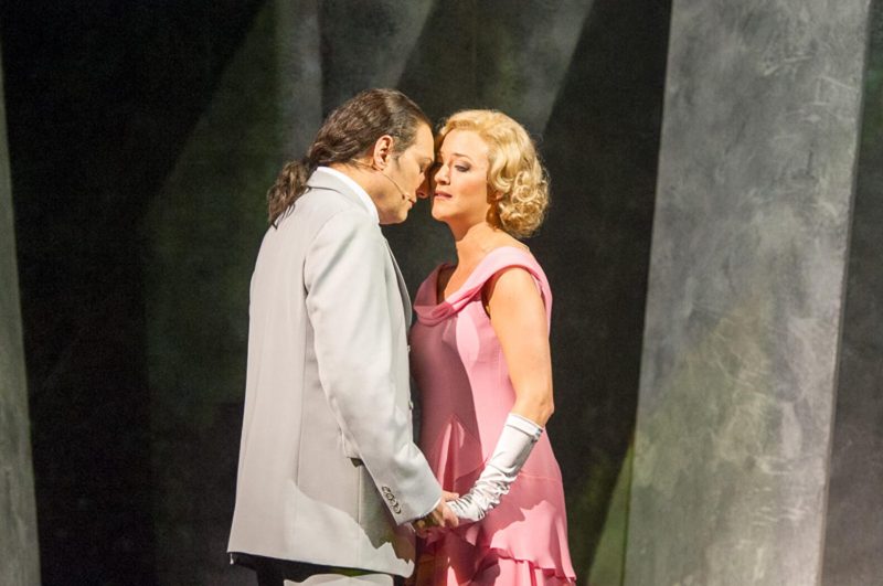 Lisa in Jekyll und Hyde
